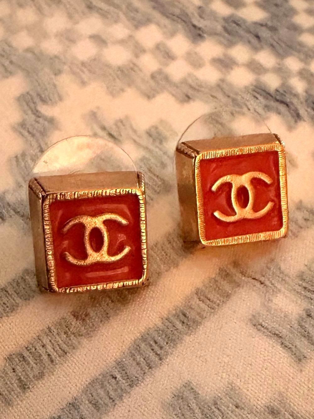 CHANEL Darling Authentic Terracotta Square Logo Stud Earrings RARE!! - Picture 4 of 4